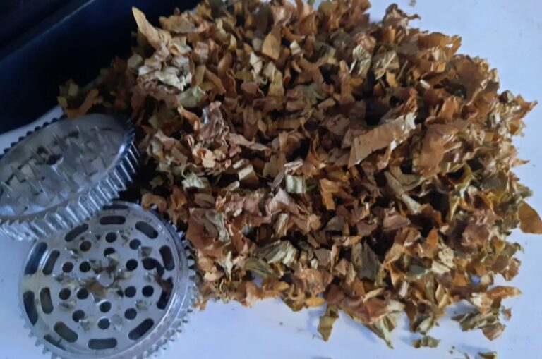 Приятель угостил табаком, который продавался на рынке в Абхазии